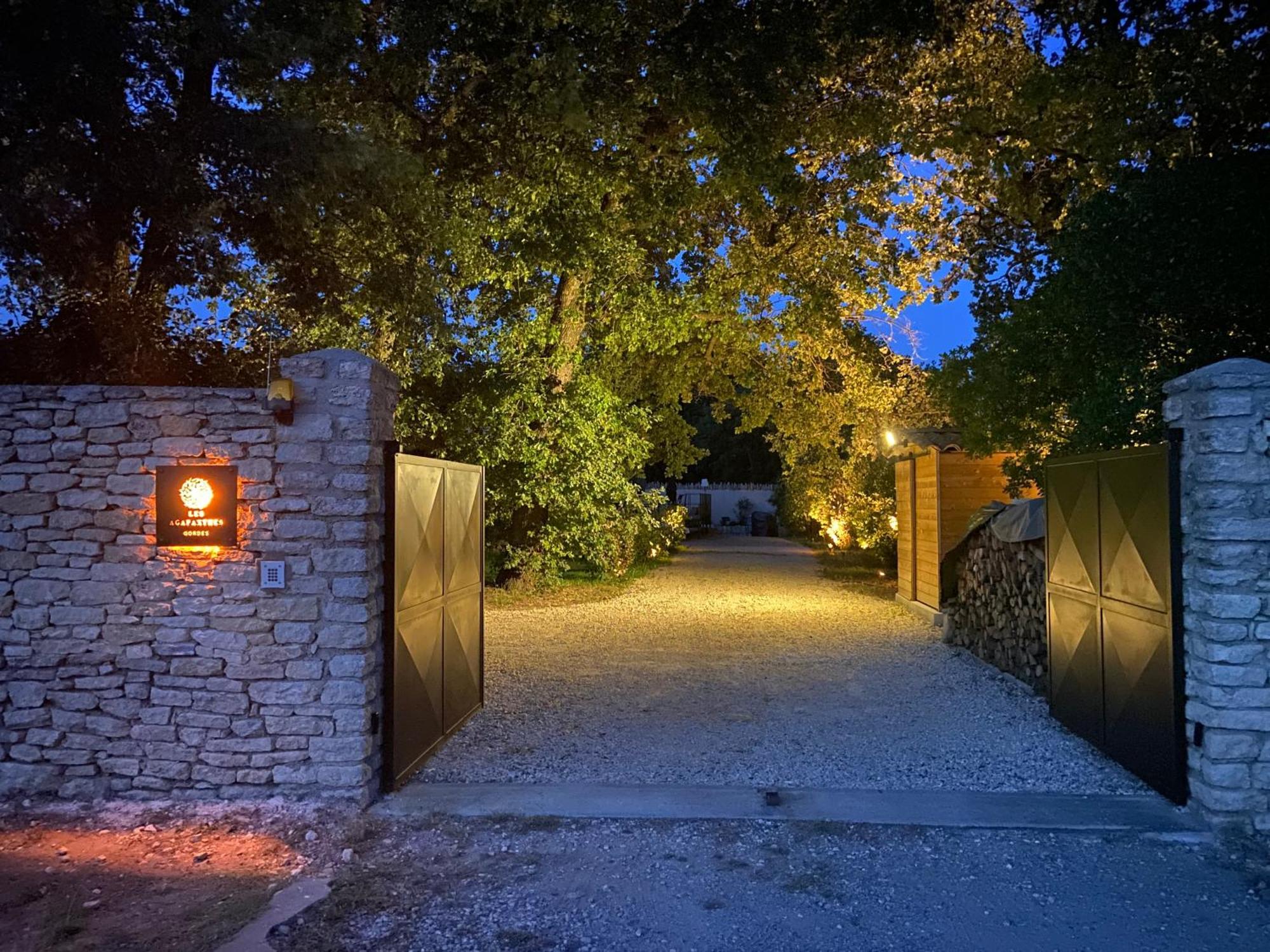 Les Agapanthes De Gordes Exterior foto
